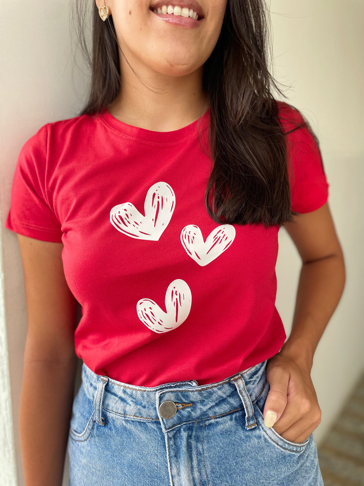 T-SHIRT VERMELHA-CORAÇÕES